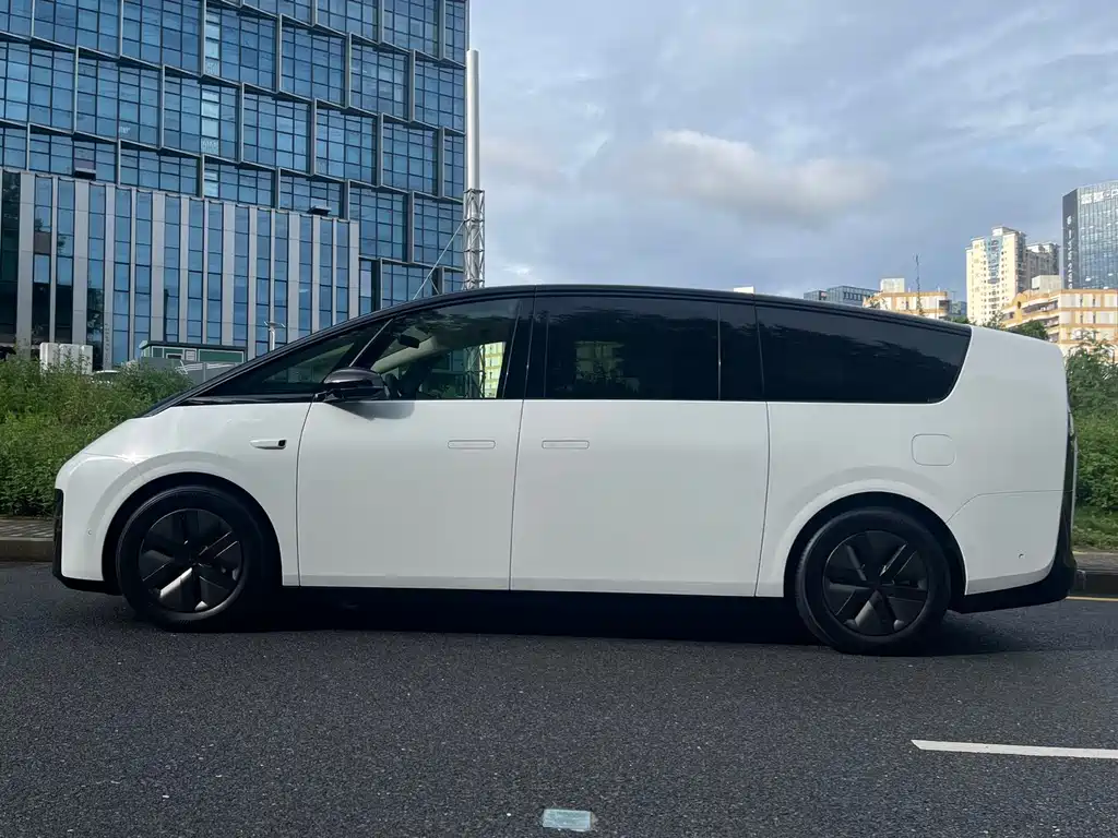 Li Auto Li MEGA — миниатюра 3