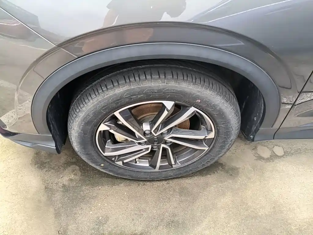 Geely Binyue — миниатюра 23