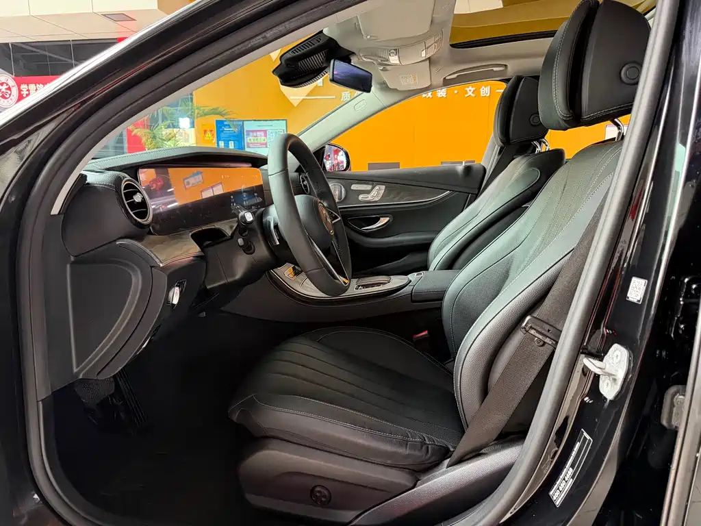 Mercedes-Benz E-Class — миниатюра 12