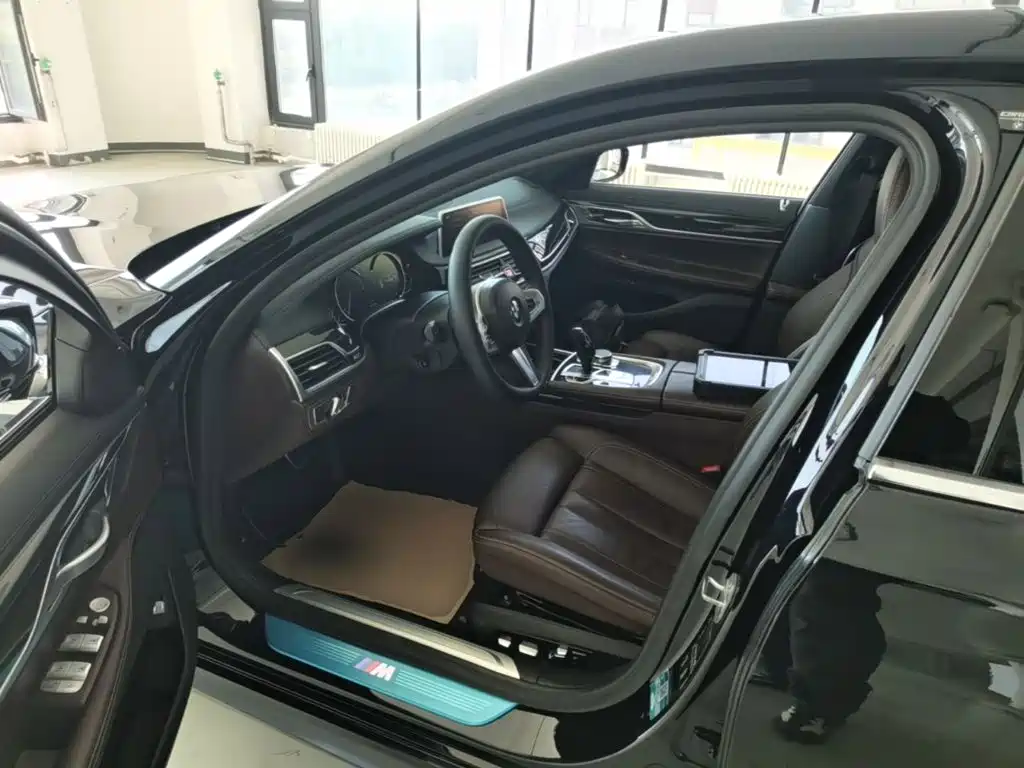 BMW 7 Series — миниатюра 15