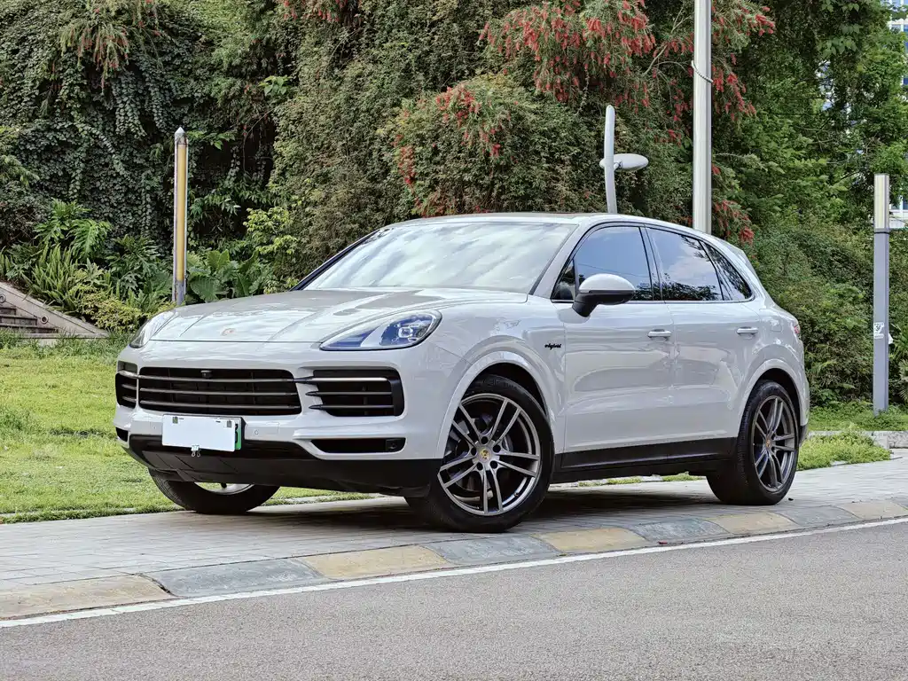 Porsche Cayenne Hybrid 2023