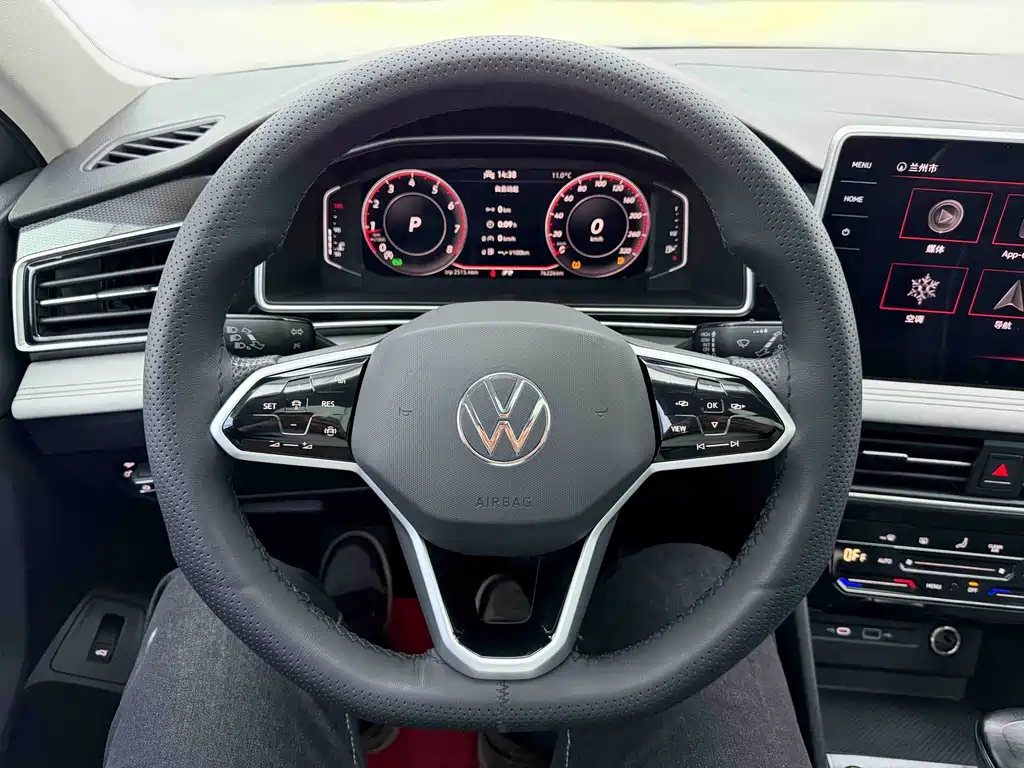 Volkswagen Tiguan L L 2022 330TSI AT Smart