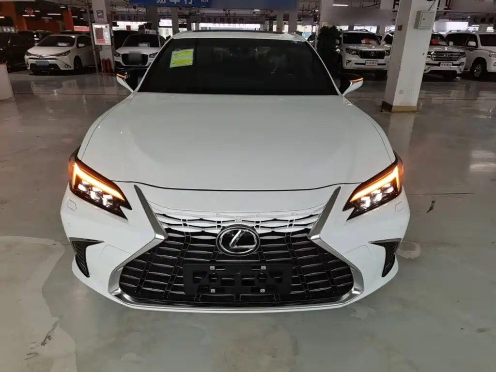 Lexus ES 2025 200 Premium