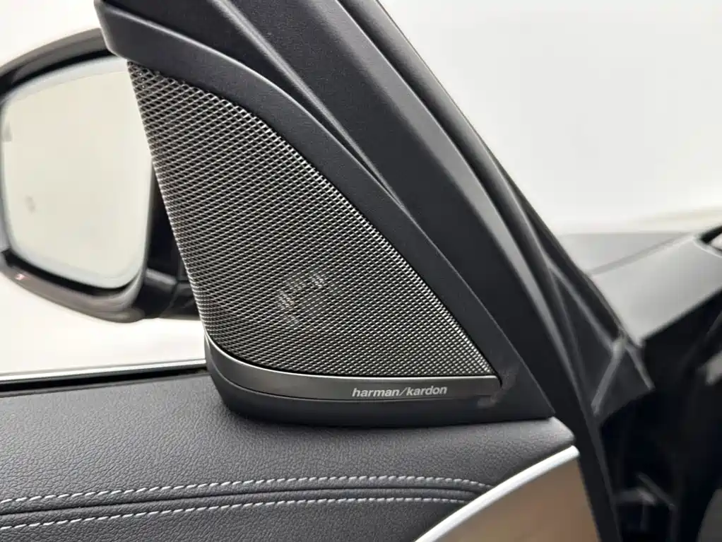 BMW 5 Series — миниатюра 15
