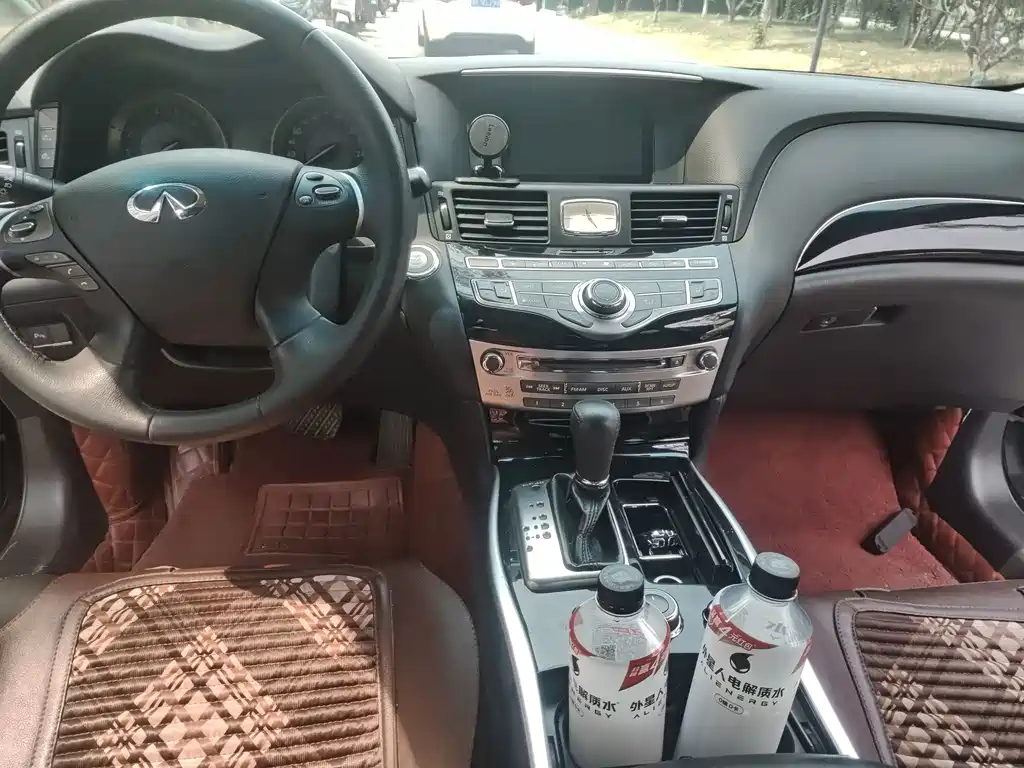 Infiniti Q70 — миниатюра 9