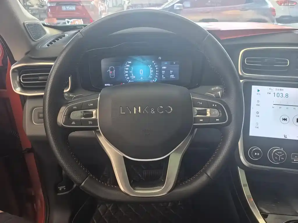 Lynk & Co 01 — миниатюра 6