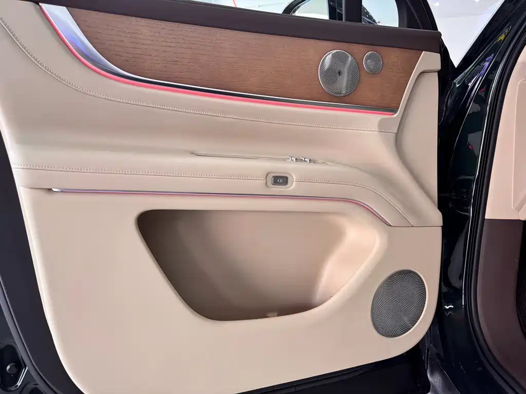 AITO ASK THE WORLD M9