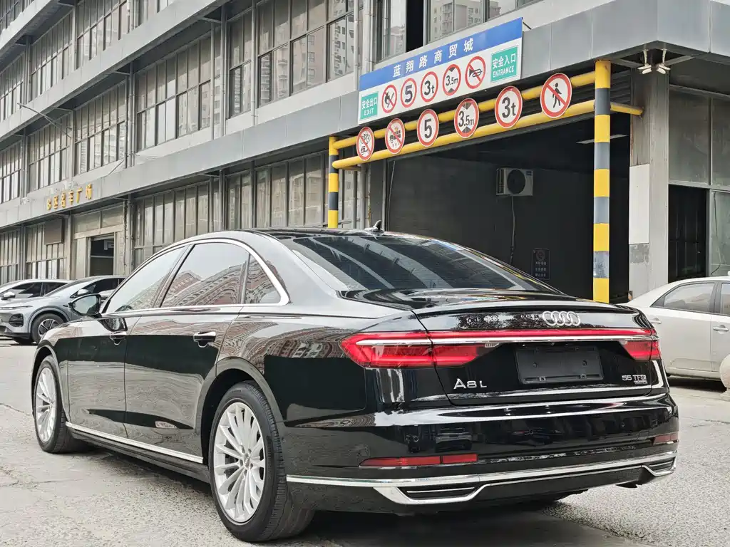 AUDI A8