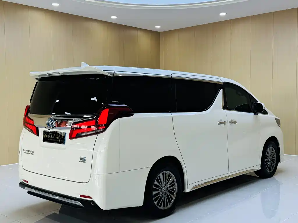 Toyota Alphard - фото 17