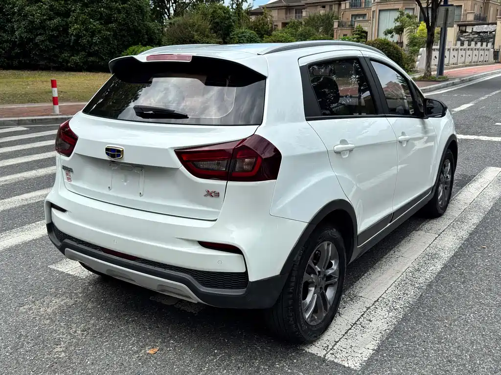 Geely Vision X3 — миниатюра 7