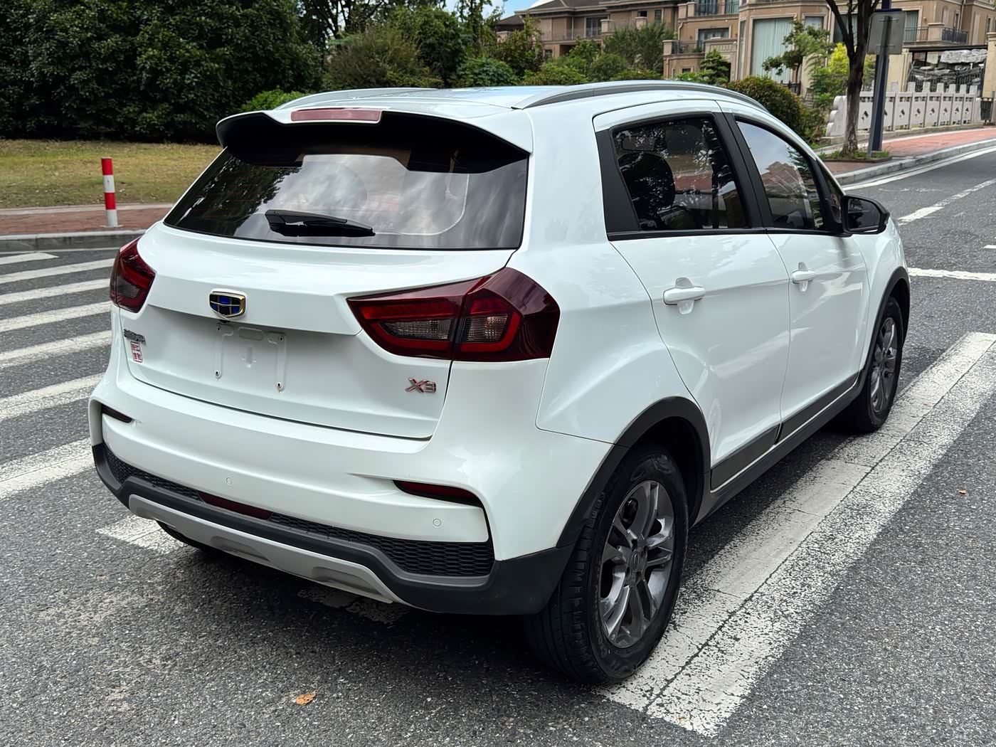 Geely Vision X3 1.5 л 2021 г. Белый, пробег 25000 км