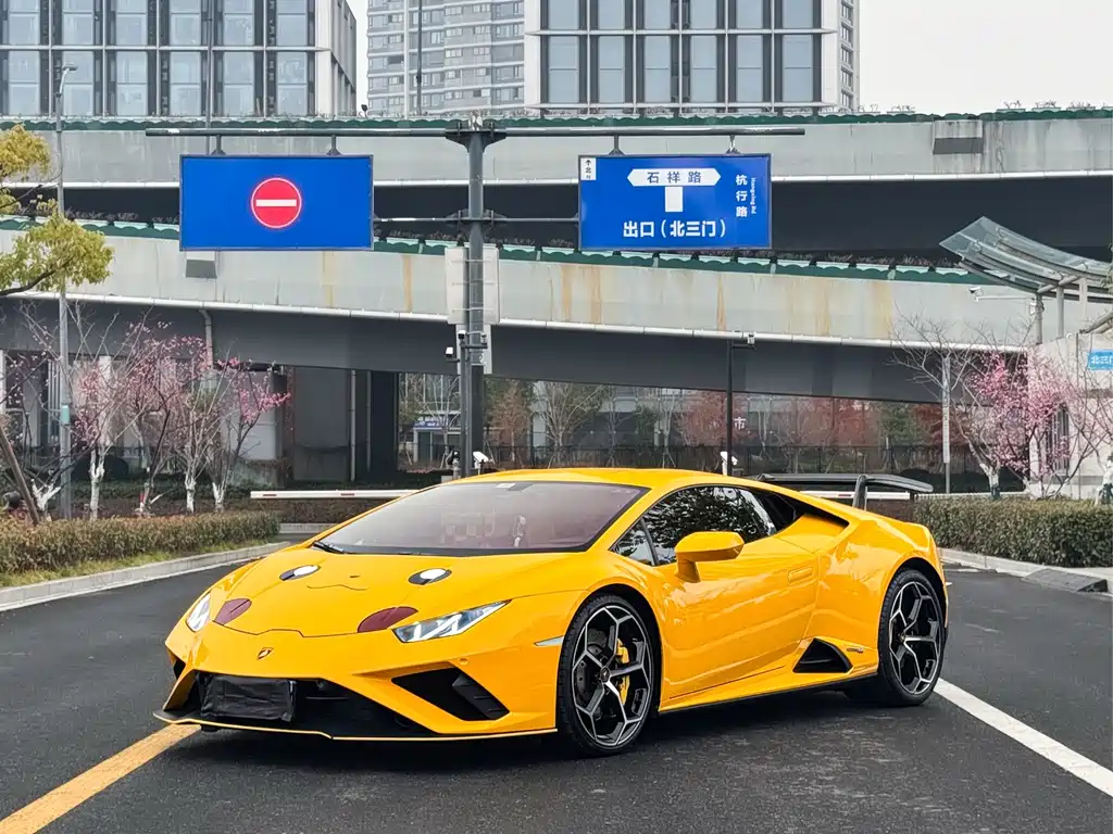LAMBORGHINI HURACÁN