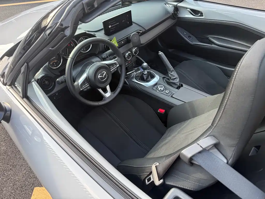 Mazda MX-5 2025 2.0L MT