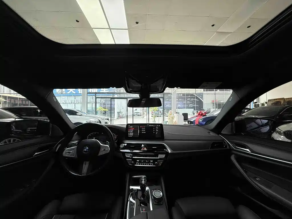 BMW 5 Series — миниатюра 13