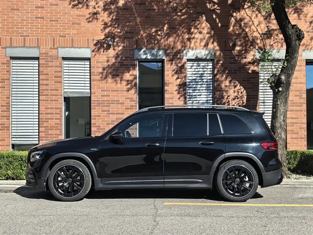 Mercedes-Benz GLB AMG — миниатюра 11