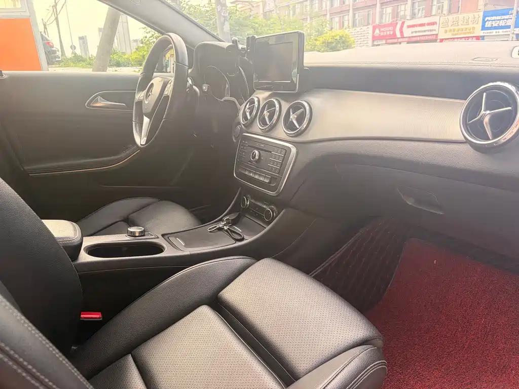 Mercedes-Benz GLA — миниатюра 12