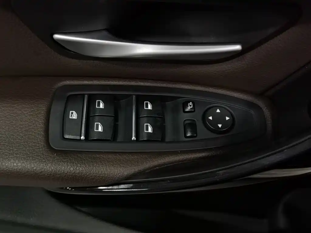 BMW 3 Series — миниатюра 9