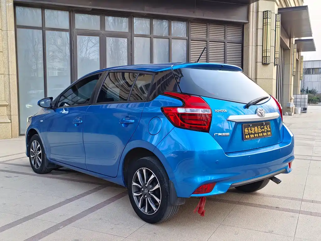 Toyota Yaris L - фото 4