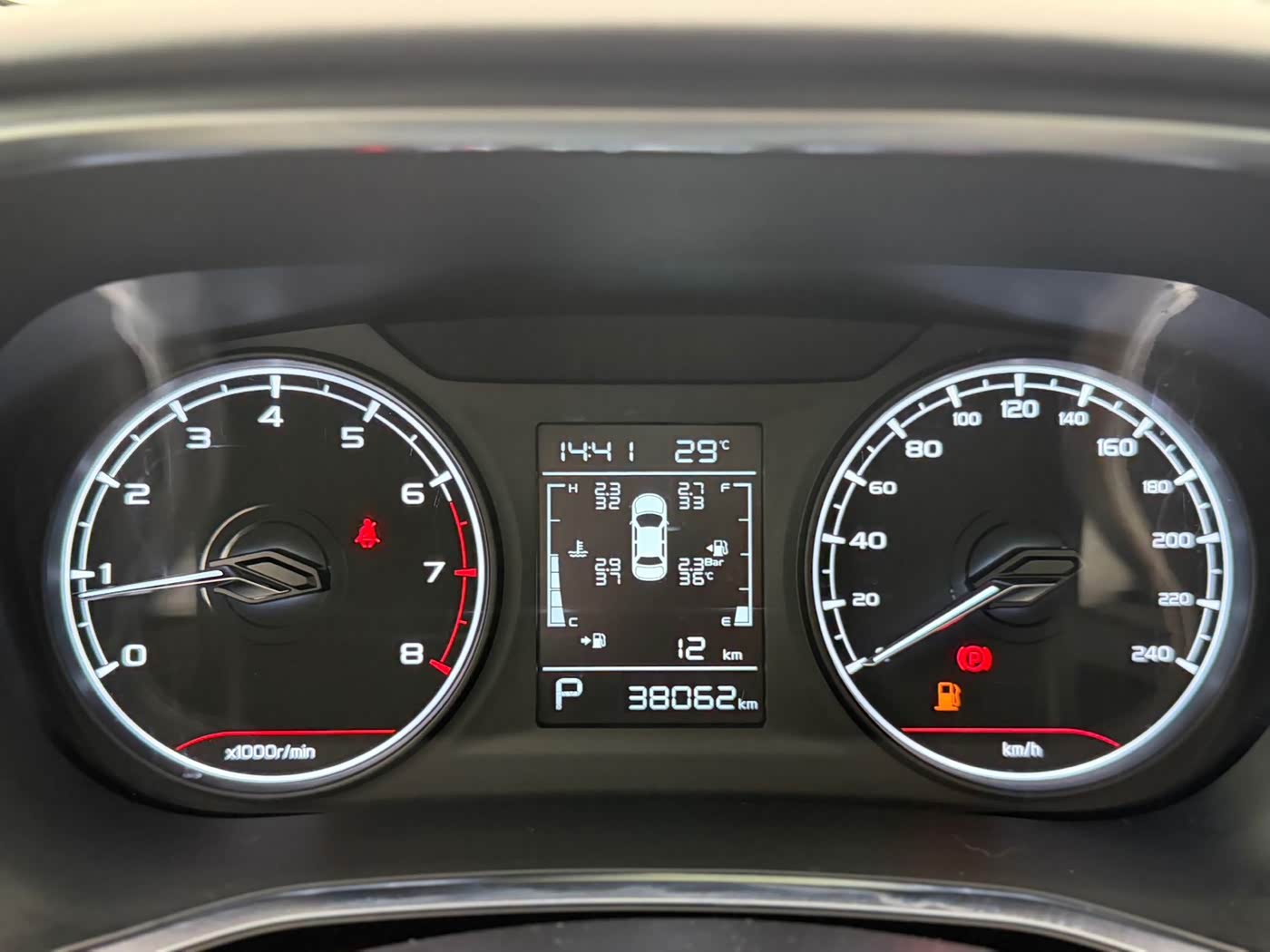 Geely Emgrand S 1.4 л 2022 г. Серебристо-серый, пробег 38000 км