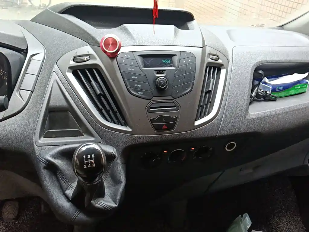 Ford Transit — миниатюра 9