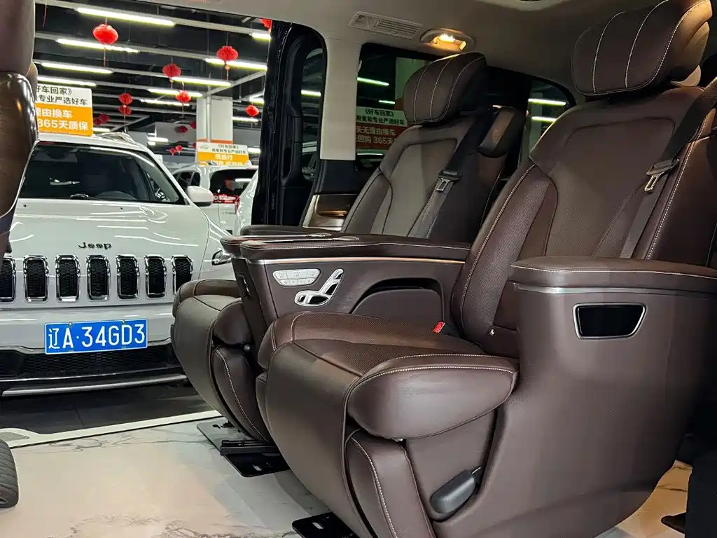Mercedes-Benz V-Class — миниатюра 12