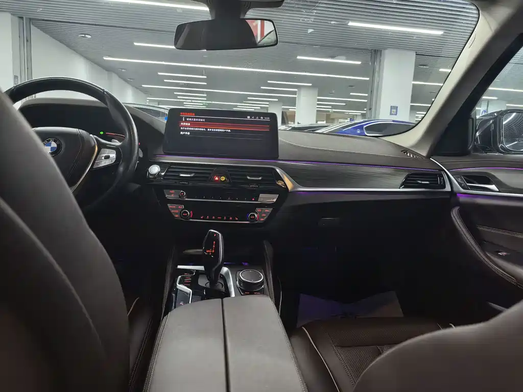 BMW 5 Series — миниатюра 9
