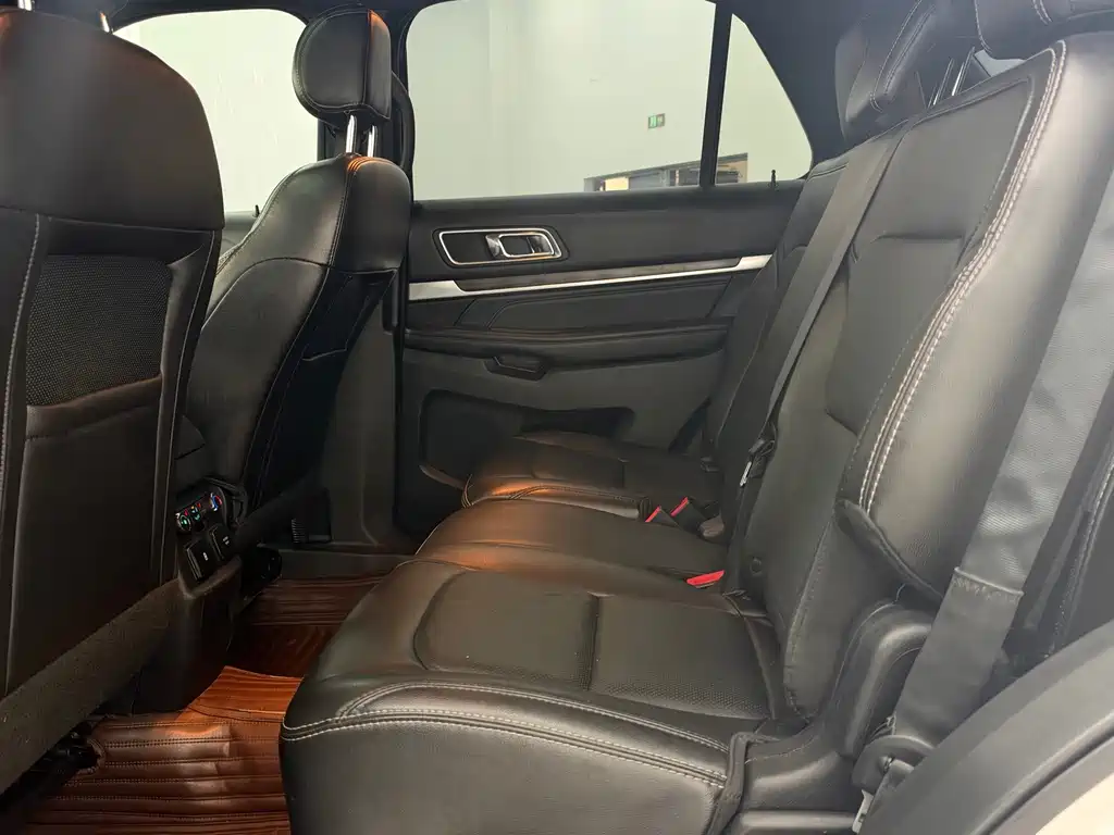 Ford Explorer (Import) — миниатюра 12