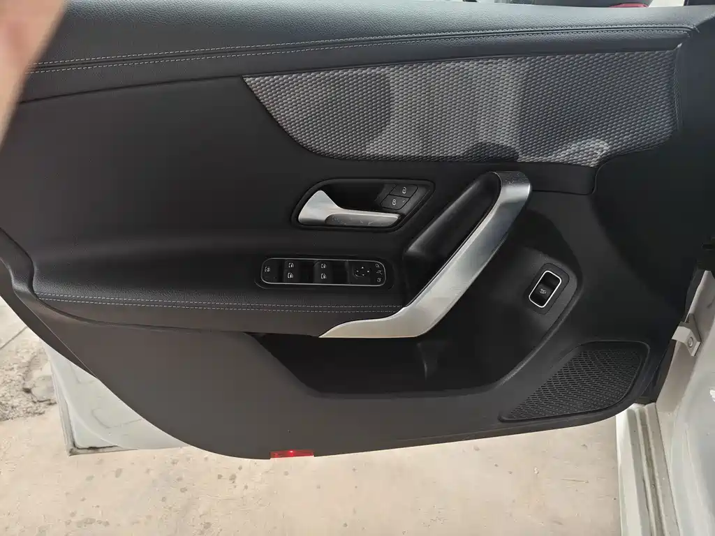 Mercedes-Benz A-Class — миниатюра 6