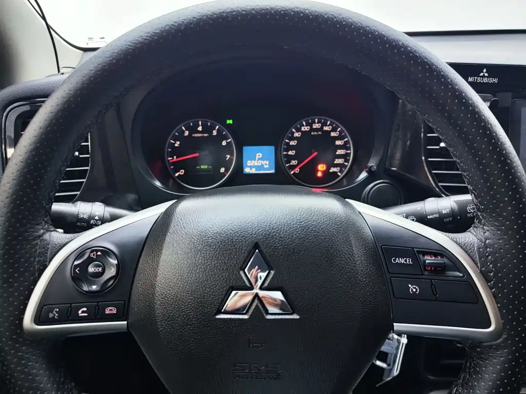 Mitsubishi Outlander — миниатюра 11