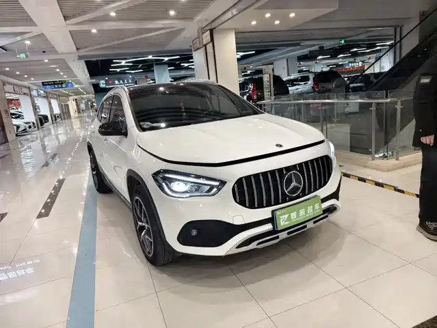 MERCEDES-BENZ GLA