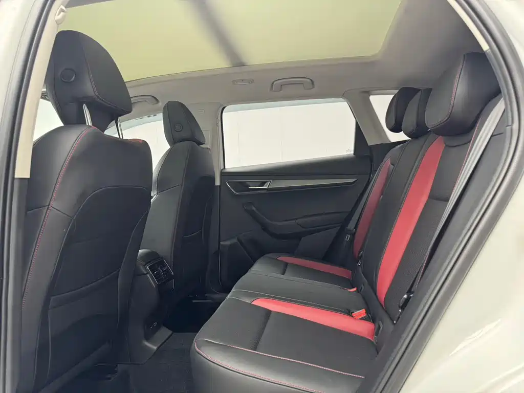 Skoda Karoq — миниатюра 8