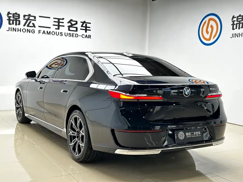 BMW 7 Series — миниатюра 27