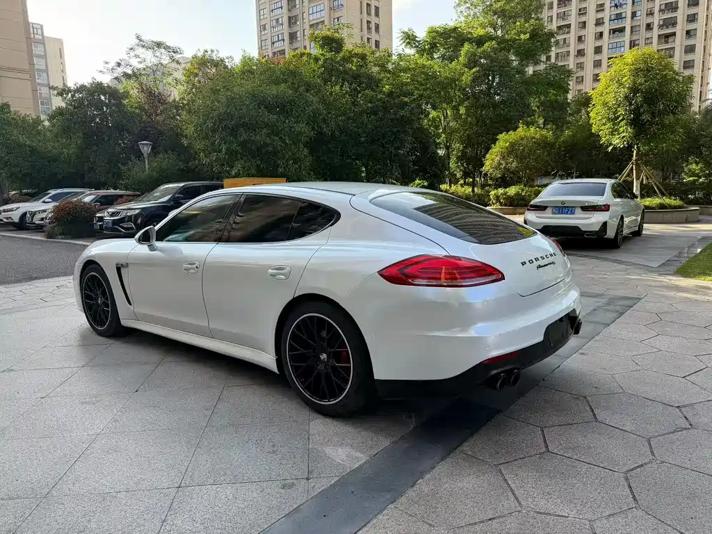 Porsche Panamera 2013 Panamera 4 Platinum Edition 3.6L