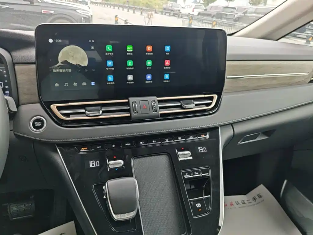 Hongqi Hongqi HQ9 PHEV — миниатюра 13