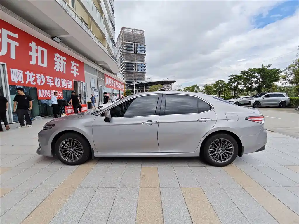 Toyota Camry — миниатюра 3