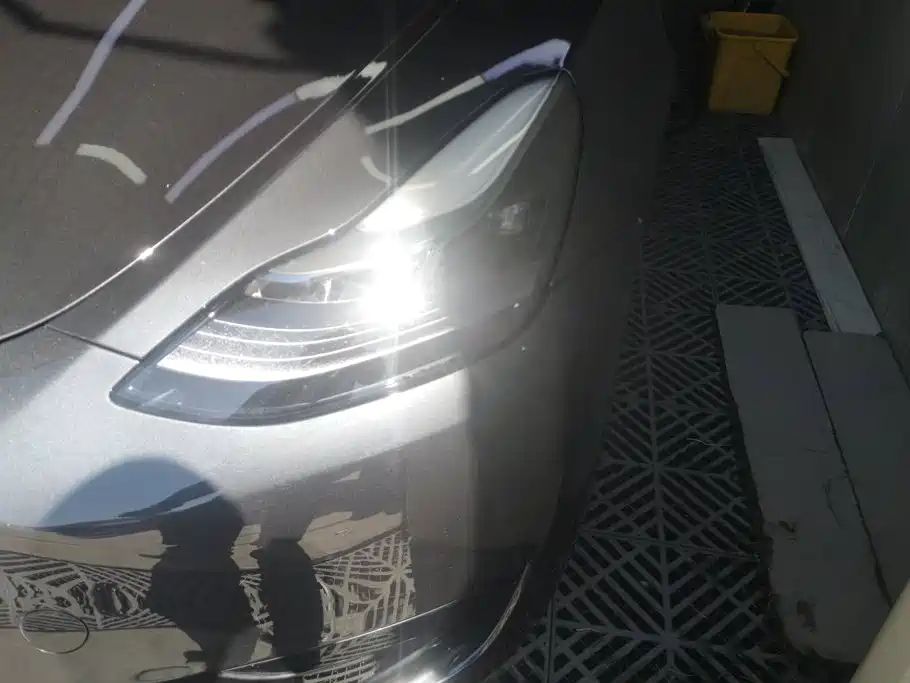 Tesla Model Y — миниатюра 5