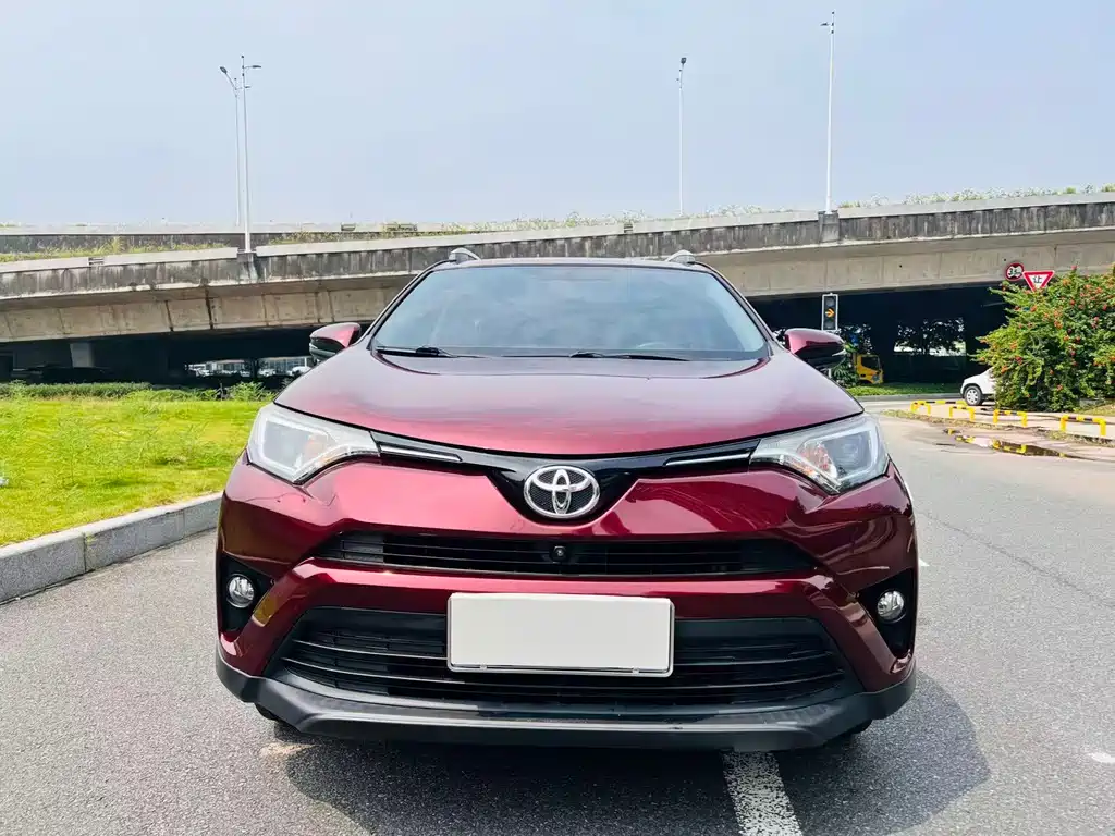 Toyota RAV4 — миниатюра 2