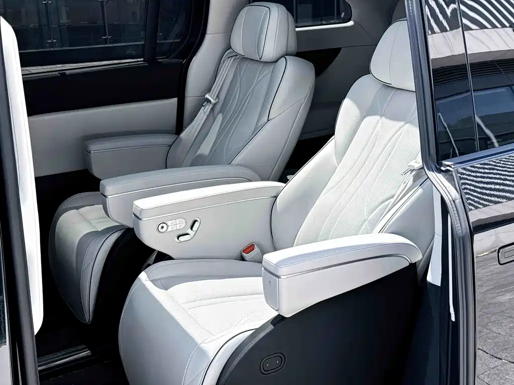 XPeng X9 — миниатюра 44