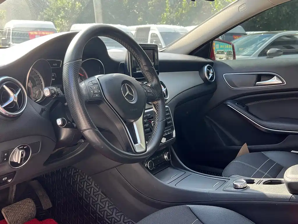 Mercedes-Benz GLA (Import) — миниатюра 12