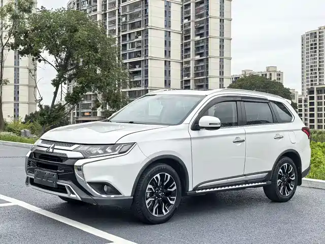 MITSUBISHI OUTLANDER 2022