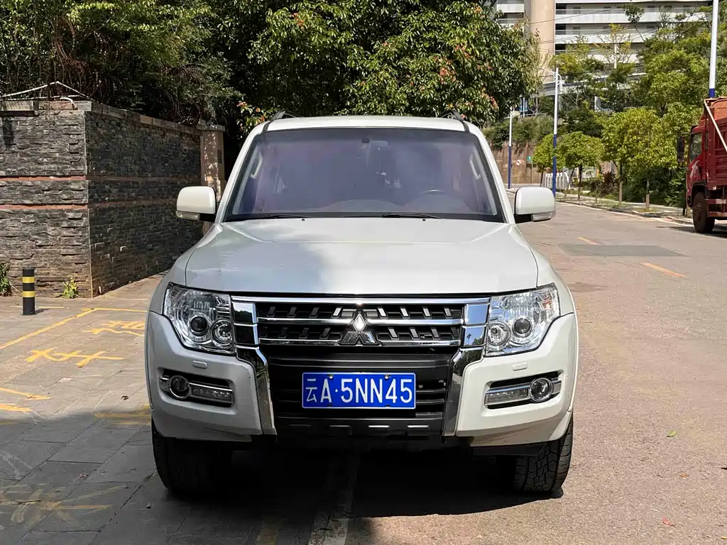 Mitsubishi Pajero (Import) — миниатюра 2