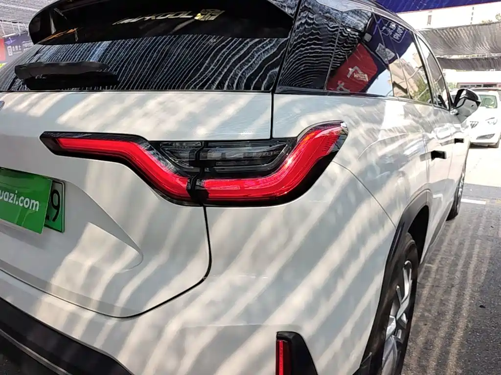 NIO ES6 — миниатюра 8