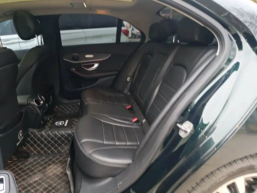 Mercedes-Benz C-Class — миниатюра 13