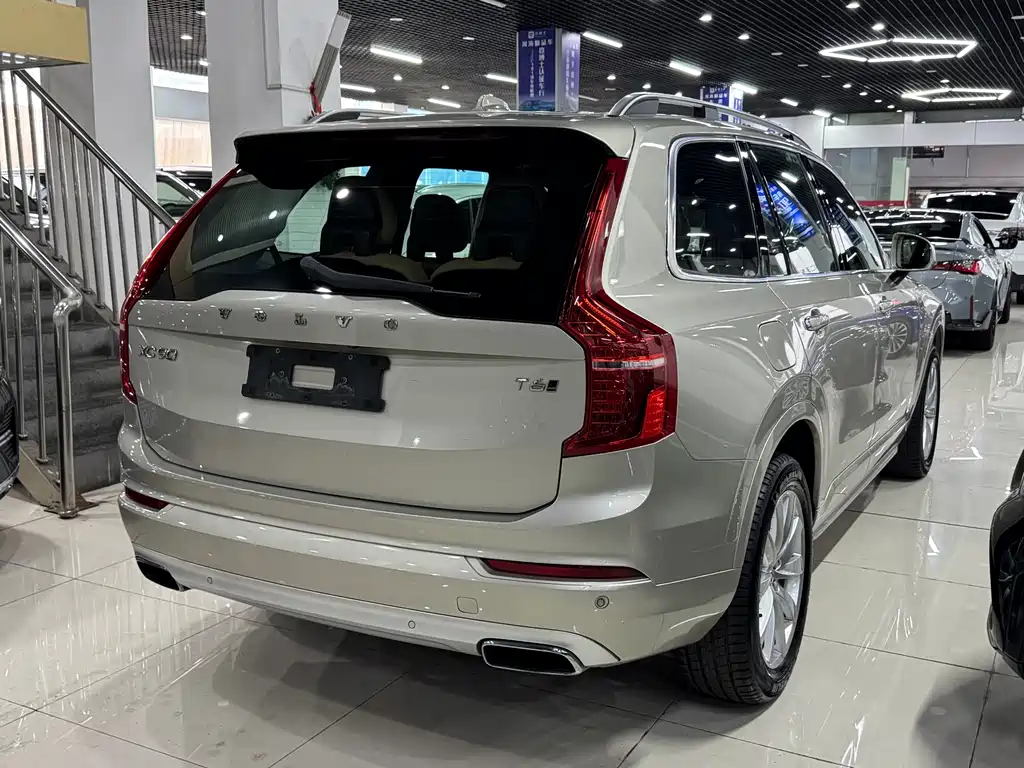 Volvo XC90 2018 T6 7 мест
