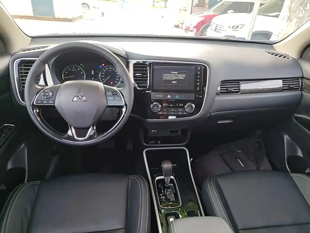Mitsubishi Outlander — миниатюра 10