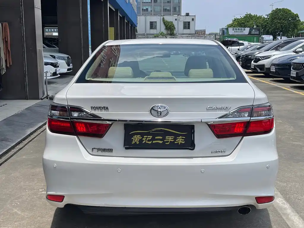 Toyota Camry — миниатюра 5