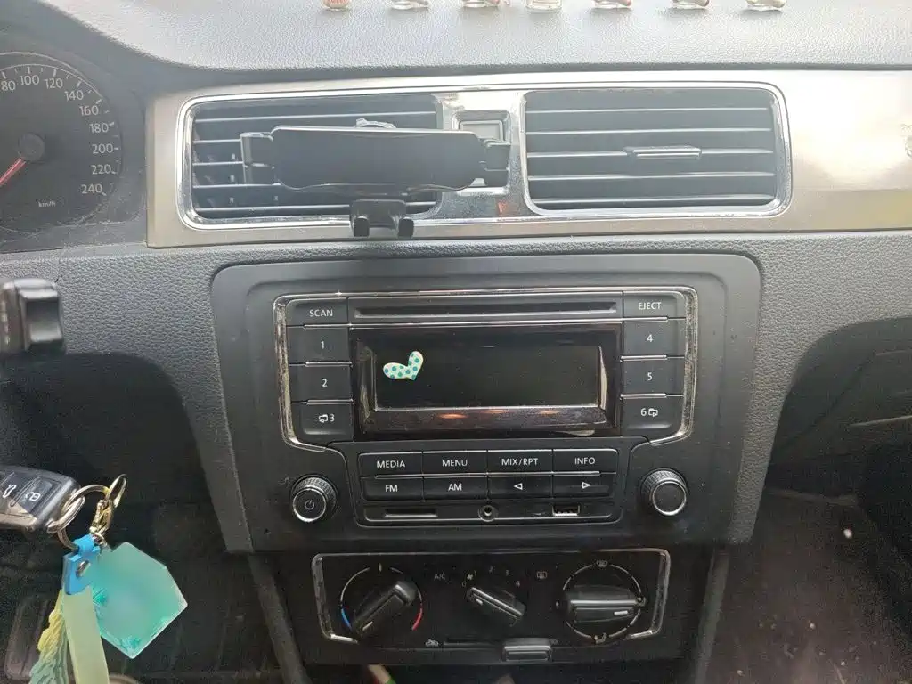 Volkswagen Santana — миниатюра 6