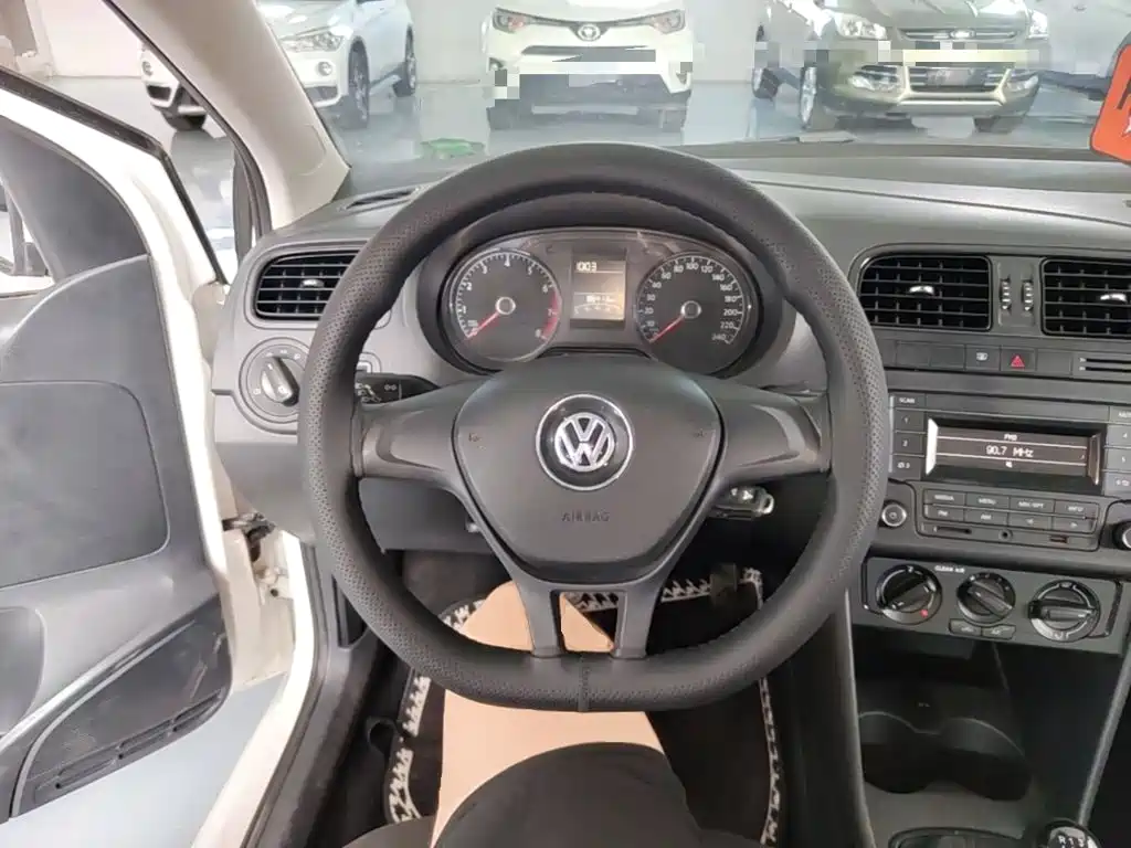 Volkswagen Polo — миниатюра 11