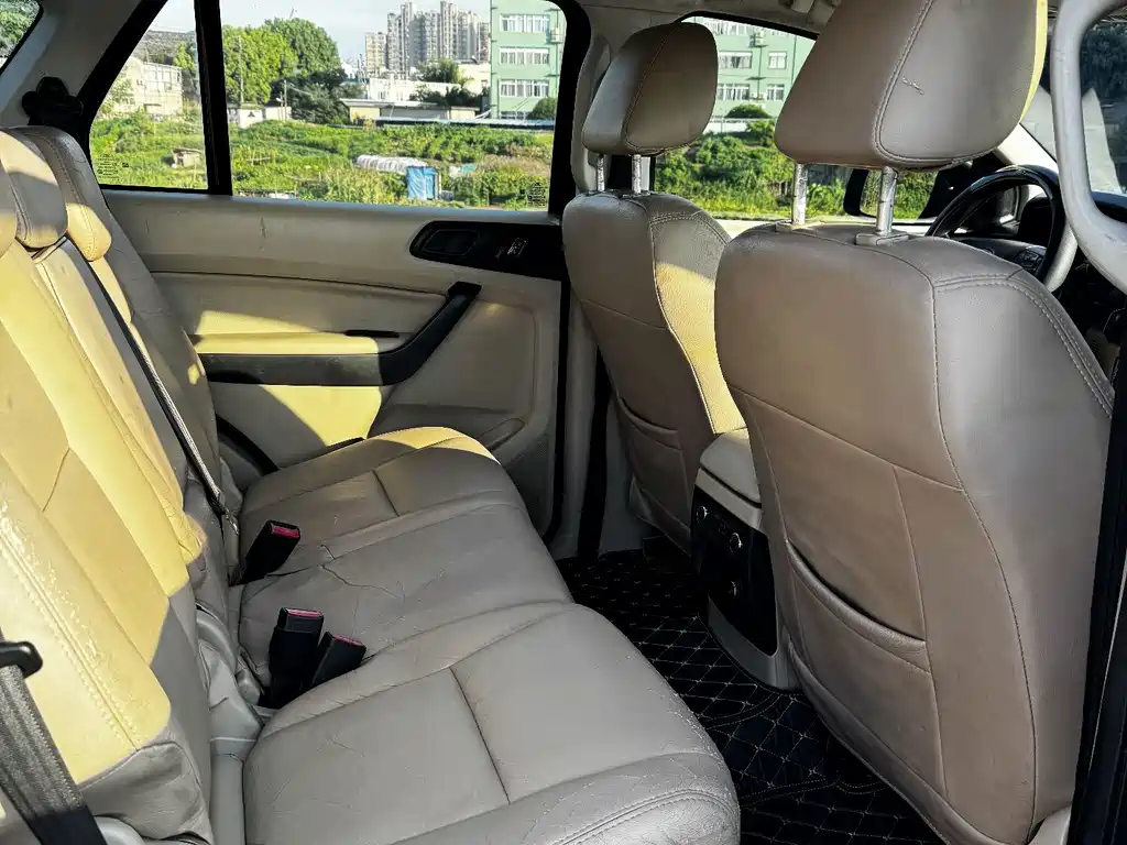 Ford Everest — миниатюра 7