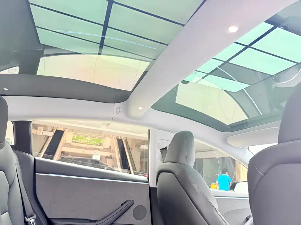 Tesla Model 3 — миниатюра 10